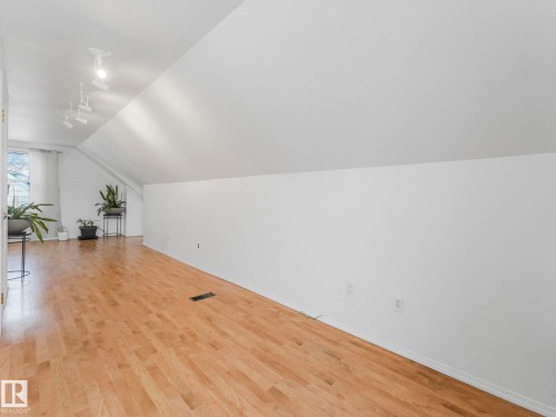 10727 66 Avenue, Edmonton, AB - Indoor Photo Showing Other Room