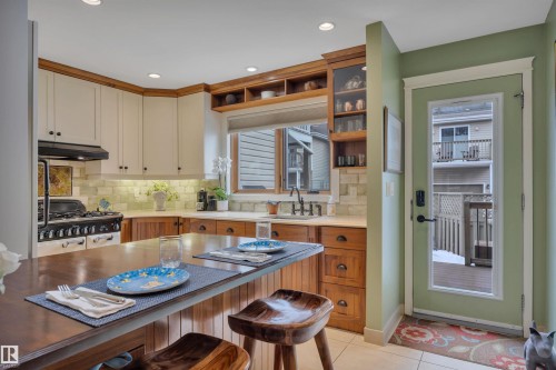 9727 101A Street, Edmonton, AB - Indoor