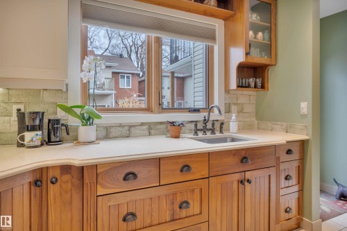 9727 101A Street, Edmonton, AB - Indoor Photo Showing Bathroom
