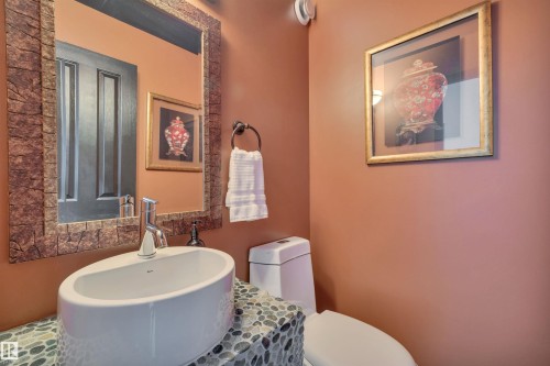 9727 101A Street, Edmonton, AB - Indoor Photo Showing Bathroom