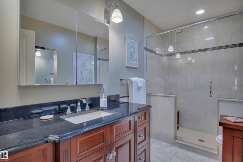 9727 101A Street, Edmonton, AB - Indoor Photo Showing Bathroom