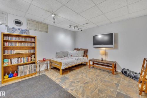 9727 101A Street, Edmonton, AB - Indoor Photo Showing Bedroom