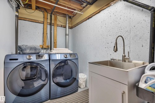 9727 101A Street, Edmonton, AB - Indoor Photo Showing Laundry Room