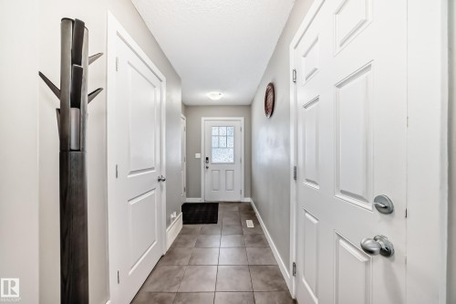 1723 Hammond Crescent Nw, Edmonton, AB - Indoor Photo Showing Other Room