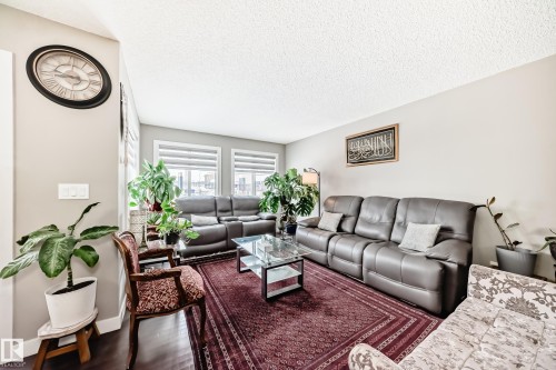 Spacious and large windows to over see the back area. - 1723 Hammond Crescent Nw, Edmonton, AB - Indoor Photo Showing Living Room