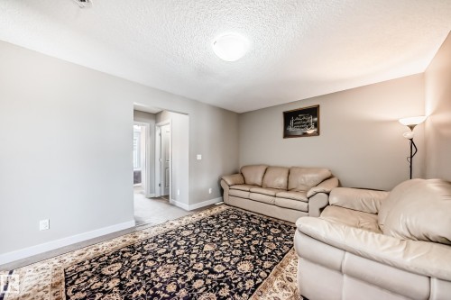 1723 Hammond Crescent Nw, Edmonton, AB - Indoor Photo Showing Living Room