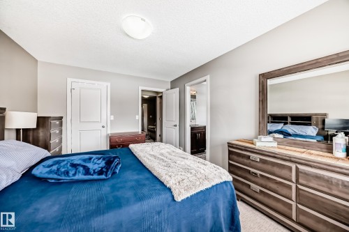 1723 Hammond Crescent Nw, Edmonton, AB - Indoor Photo Showing Bedroom
