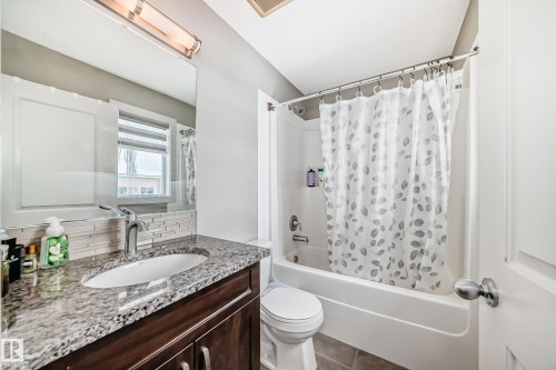 bathroom with window. - 1723 Hammond Crescent Nw, Edmonton, AB - Indoor Photo Showing Bathroom