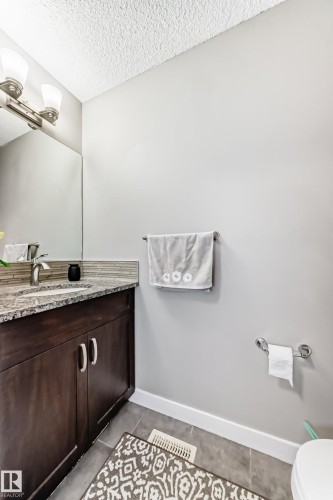 1723 Hammond Crescent Nw, Edmonton, AB - Indoor Photo Showing Bathroom