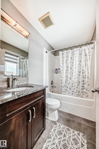 1723 Hammond Crescent Nw, Edmonton, AB - Indoor Photo Showing Bathroom