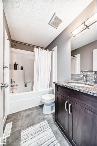 1723 Hammond Crescent Nw, Edmonton, AB - Indoor Photo Showing Bathroom