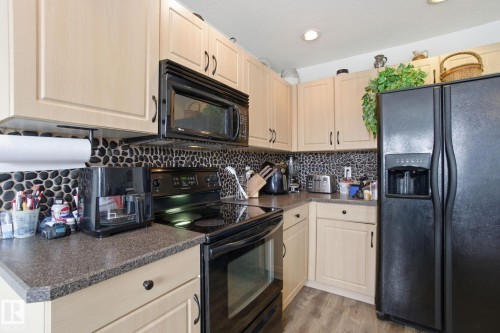 1181 Westerra Link, Stony Plain, AB - Indoor Photo Showing Kitchen
