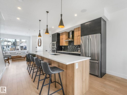 7741 81 Avenue Nw, Edmonton, AB - Indoor Photo Showing Kitchen With Upgraded Kitchen