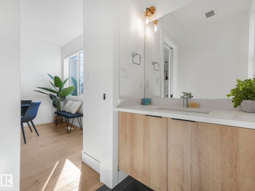 7741 81 Avenue Nw, Edmonton, AB - Indoor