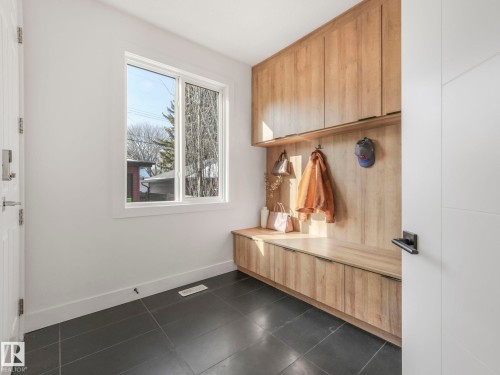 7741 81 Avenue Nw, Edmonton, AB - Indoor