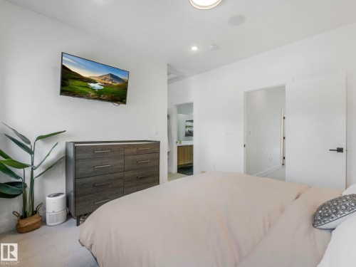 7741 81 Avenue Nw, Edmonton, AB - Indoor Photo Showing Bedroom