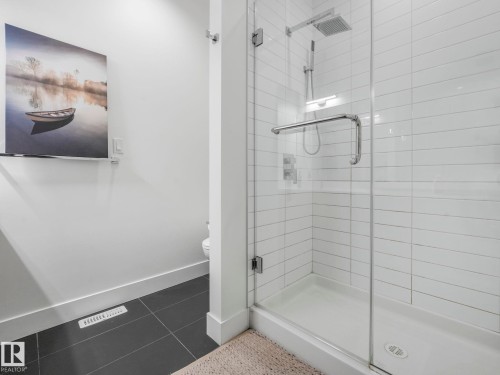 7741 81 Avenue Nw, Edmonton, AB - Indoor Photo Showing Bathroom