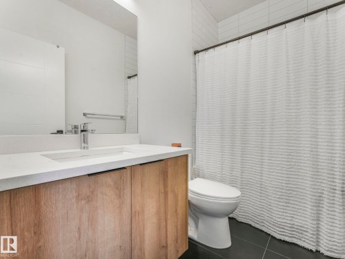 7741 81 Avenue Nw, Edmonton, AB - Indoor Photo Showing Bathroom