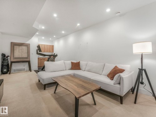 7741 81 Avenue Nw, Edmonton, AB - Indoor Photo Showing Living Room