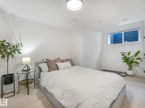 7741 81 Avenue Nw, Edmonton, AB - Indoor Photo Showing Bedroom