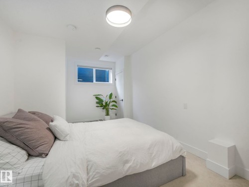 7741 81 Avenue Nw, Edmonton, AB - Indoor Photo Showing Bedroom