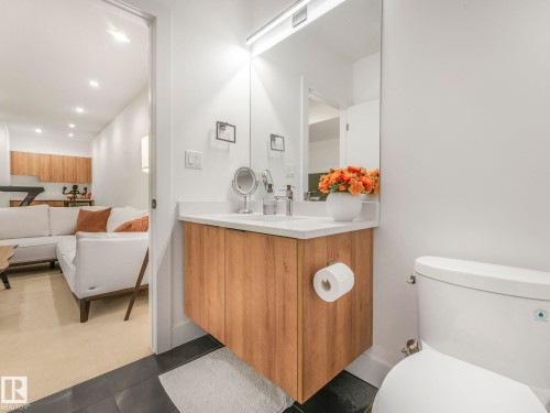 7741 81 Avenue Nw, Edmonton, AB - Indoor Photo Showing Bathroom
