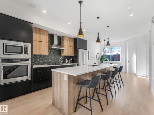 7741 81 Avenue Nw, Edmonton, AB - Indoor Photo Showing Kitchen With Upgraded Kitchen