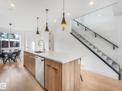 7741 81 Avenue Nw, Edmonton, AB - Indoor Photo Showing Kitchen With Upgraded Kitchen
