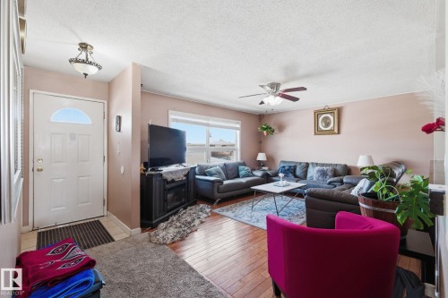 10617 167A Avenue, Edmonton, AB - Indoor Photo Showing Living Room