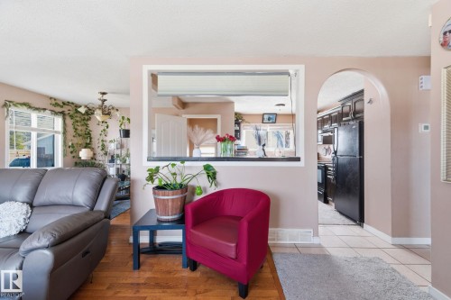 10617 167A Avenue, Edmonton, AB - Indoor Photo Showing Living Room