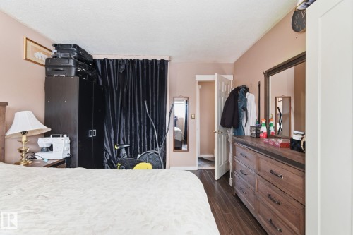 10617 167A Avenue, Edmonton, AB - Indoor Photo Showing Bedroom