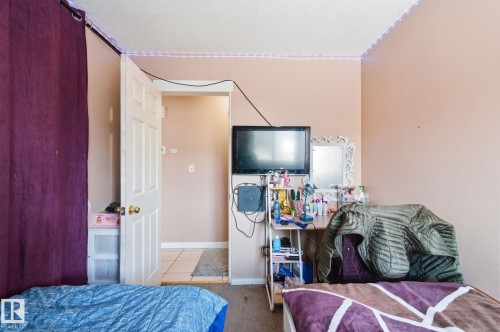 10617 167A Avenue, Edmonton, AB - Indoor Photo Showing Bedroom