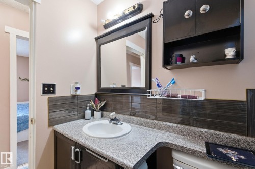 10617 167A Avenue, Edmonton, AB - Indoor Photo Showing Bathroom