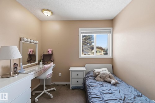 10617 167A Avenue, Edmonton, AB - Indoor Photo Showing Bedroom