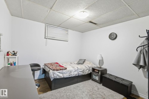 10617 167A Avenue, Edmonton, AB - Indoor Photo Showing Bedroom