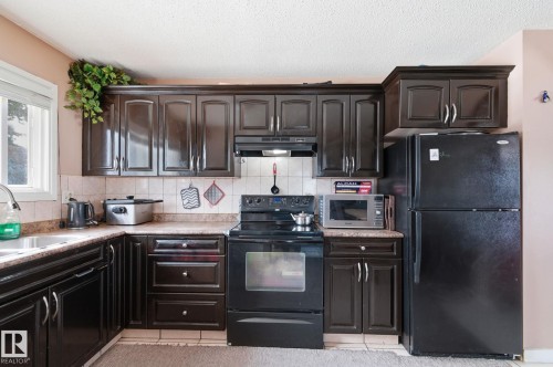 10617 167A Avenue, Edmonton, AB - Indoor Photo Showing Kitchen