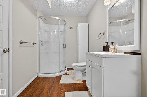 1536 22 St Nw, Edmonton, AB - Indoor Photo Showing Bathroom