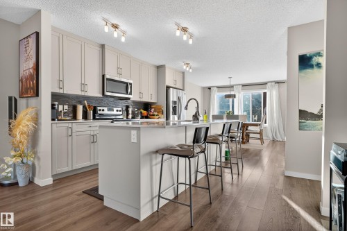 1536 22 St Nw, Edmonton, AB - Indoor Photo Showing Kitchen With Upgraded Kitchen