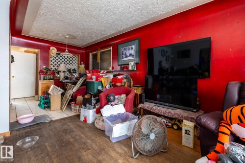 9704 76 Street, Edmonton, AB - Indoor