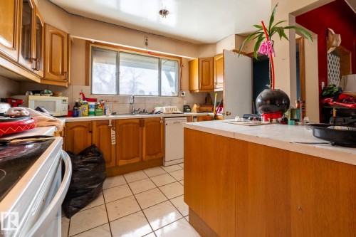9704 76 Street, Edmonton, AB - Indoor Photo Showing Kitchen