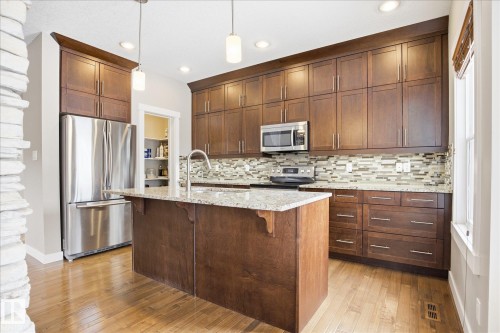1408 Chahley Place, Edmonton, AB - Indoor Photo Showing Kitchen With Upgraded Kitchen