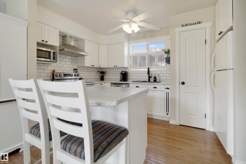 2005 108A Street, Edmonton, AB - Indoor Photo Showing Kitchen With Upgraded Kitchen