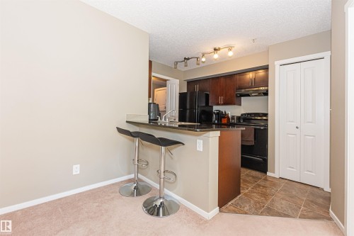 215 5816 Mullen Place, Edmonton, AB - Indoor Photo Showing Kitchen