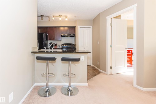 215 5816 Mullen Place, Edmonton, AB - Indoor Photo Showing Kitchen