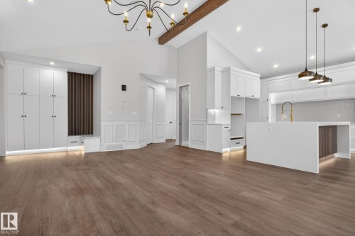 1129 Gyrfalcon Crescent, Edmonton, AB - Indoor Photo Showing Kitchen