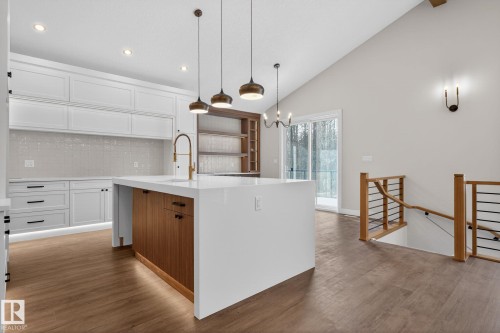 1129 Gyrfalcon Crescent, Edmonton, AB - Indoor Photo Showing Kitchen With Upgraded Kitchen
