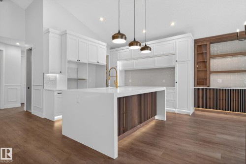1129 Gyrfalcon Crescent, Edmonton, AB - Indoor Photo Showing Kitchen
