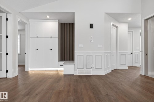 1129 Gyrfalcon Crescent, Edmonton, AB - Indoor Photo Showing Other Room