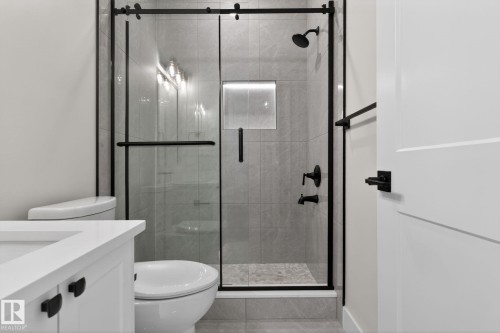 1129 Gyrfalcon Crescent, Edmonton, AB - Indoor Photo Showing Bathroom