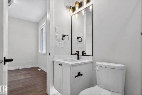 1129 Gyrfalcon Crescent, Edmonton, AB - Indoor Photo Showing Bathroom